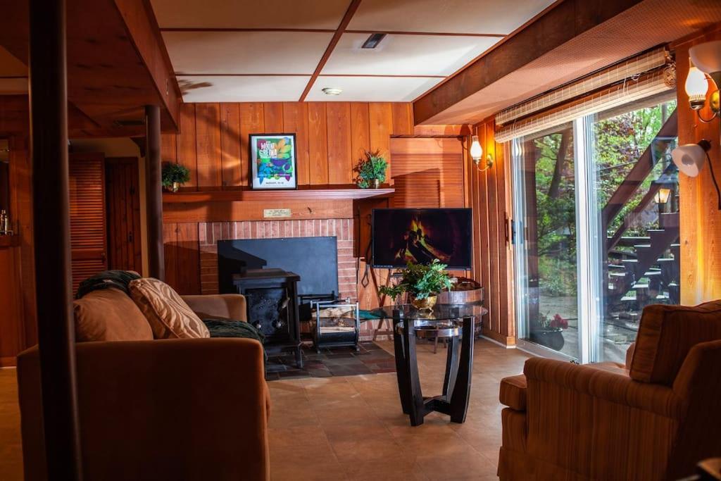 Modern Cabin With Hot Tub Grill Lake Beach Wineries Hiking Fishing And Hershey Park Family And Pet Friendly Superhosts On Ab&B Mount Gretna Exterior foto